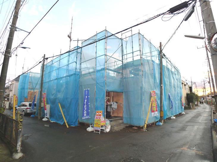 Local photos, including front road. Selling local photo