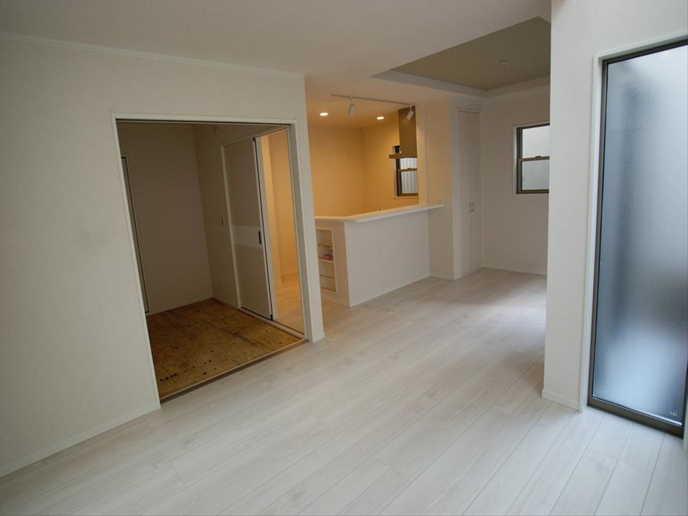 Living. <11 Building Living>