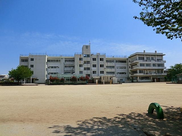 Primary school. Niiza Municipal Shinbori to elementary school 370m