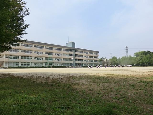 Junior high school. 1100m until the sixth junior high sixth junior high school