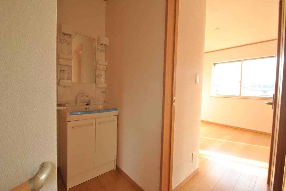 Wash basin, toilet. Indoor (11 May 2013) Shooting