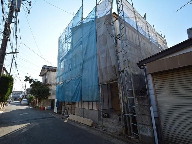 Local photos, including front road. Contact road situation