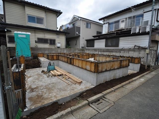 Local appearance photo. Time basis