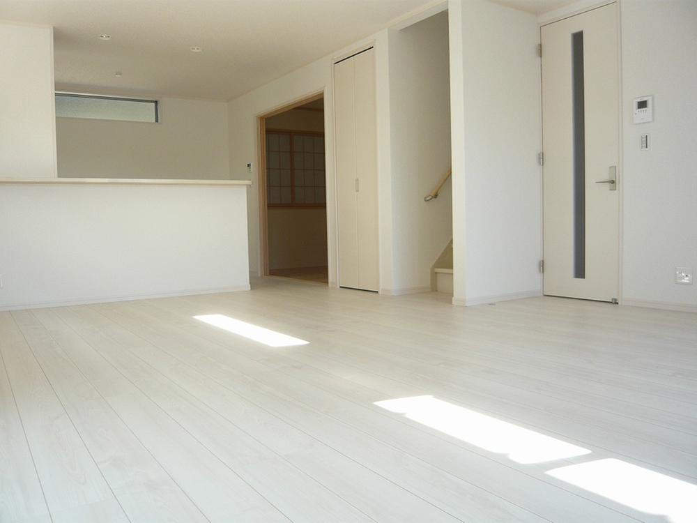 Same specifications photos (living). Same specifications