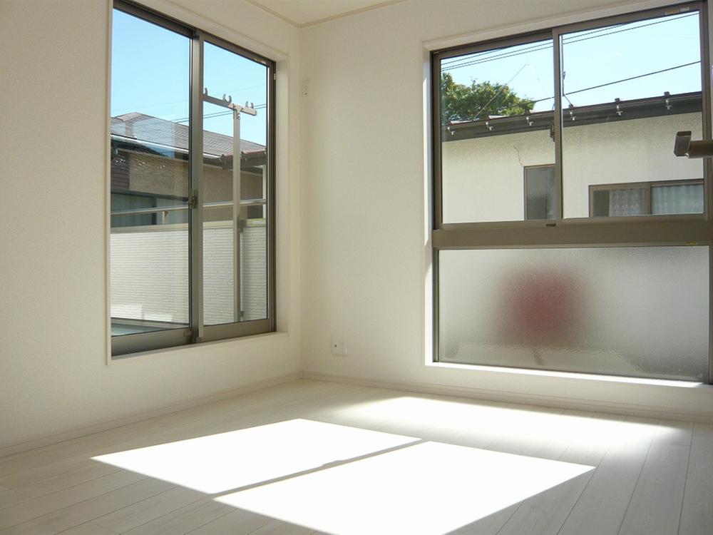 Same specifications photos (Other introspection). Same specifications