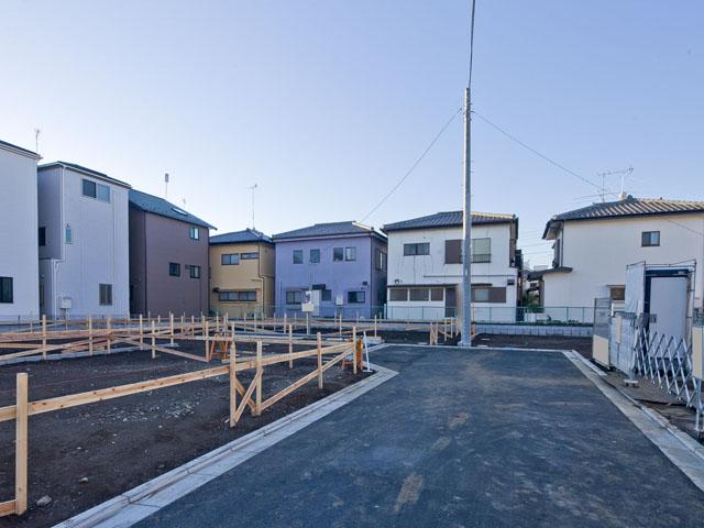 Local photos, including front road.  ☆ Shopping facility within a 10-minute walk ・ Life convenient living environment, such as hospitals are aligned ☆ 