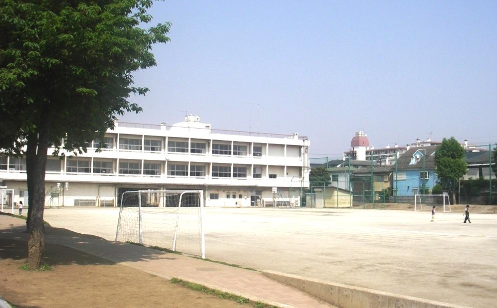 Primary school. 540m to Higashino elementary school