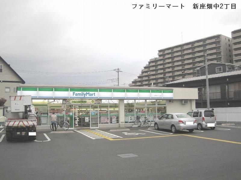 Convenience store. 700m to FamilyMart