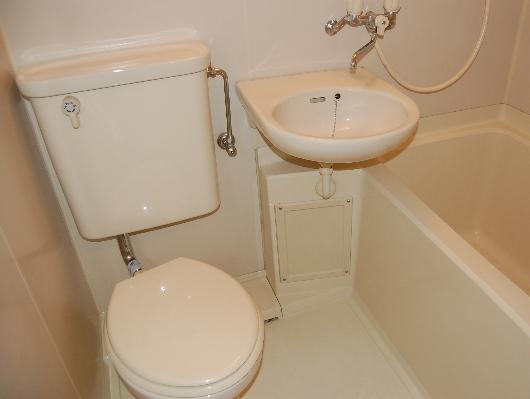 Toilet. Niiza Kurihara 3-chome One house sell the apartment toilet ・ bus