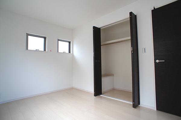 Non-living room. 11 Building