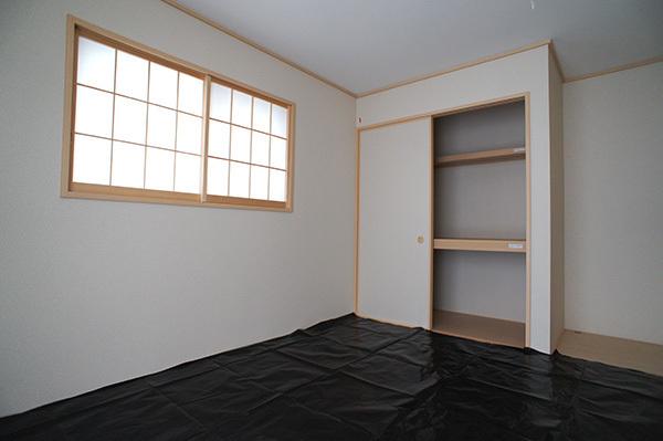 Non-living room. 11 Building