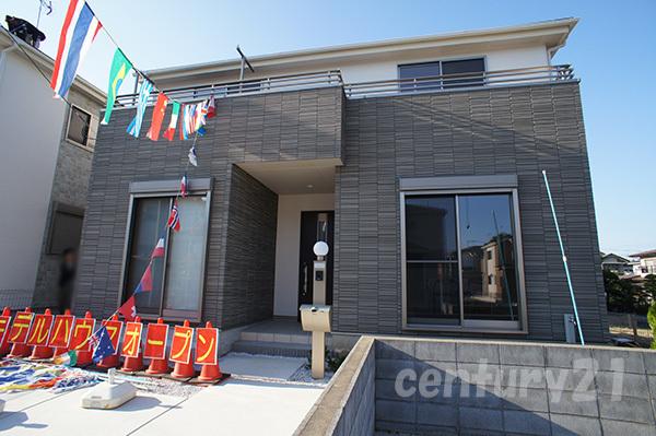 Local appearance photo. 11 Building