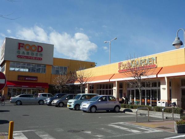 Supermarket. 570m until the Food Garden Ageo Nakazuma shop