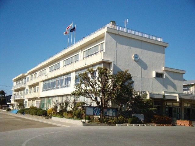 Primary school. Okegawa 800m up to elementary school