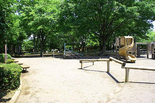 park. 440m to the station west exit park