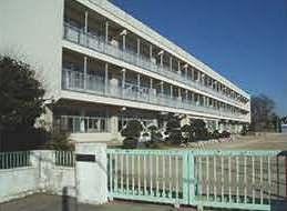 Primary school. Okegawa Municipal Okegawa Nishi Elementary School 1000m to