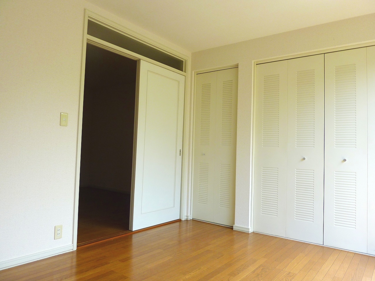 Living and room. It is with storage of Western-style