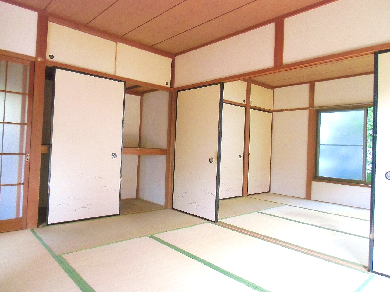 Other room space. I Japanese-style room is still calm