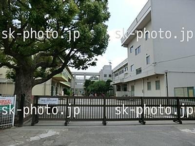 Junior high school. Until Okegawa Nishi Elementary School 500m