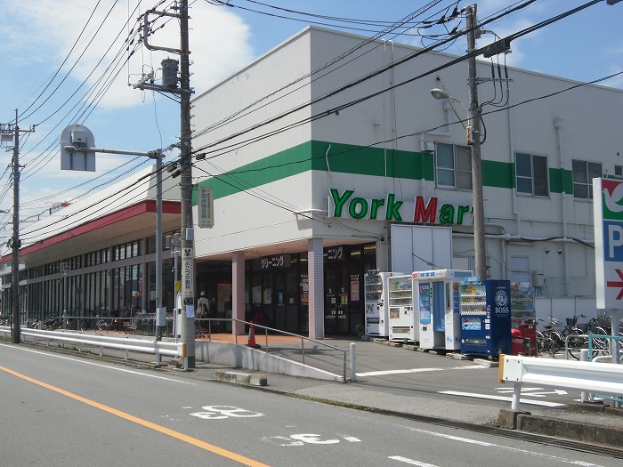 Supermarket. 110m to York Mart (super)