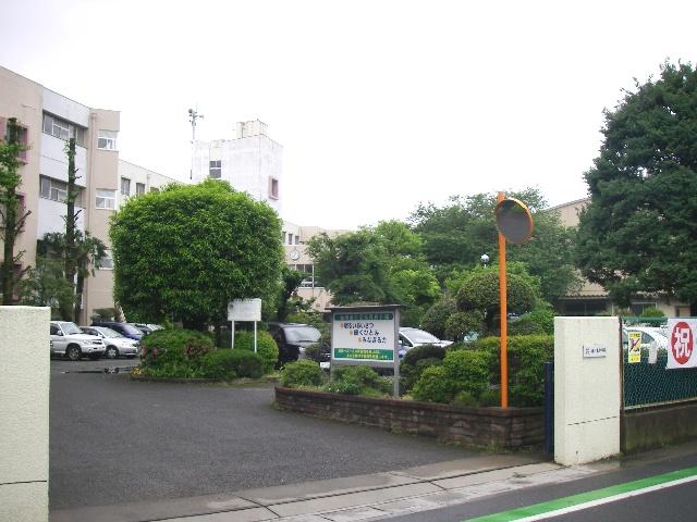 Junior high school. Okegawa Higashinaka 280m to school