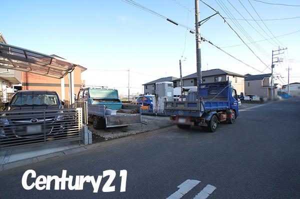 Local photos, including front road. 12 / 4 shooting Foundation