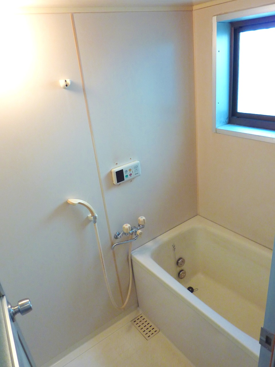 Bath. With reheating (Oidaki) water heater!
