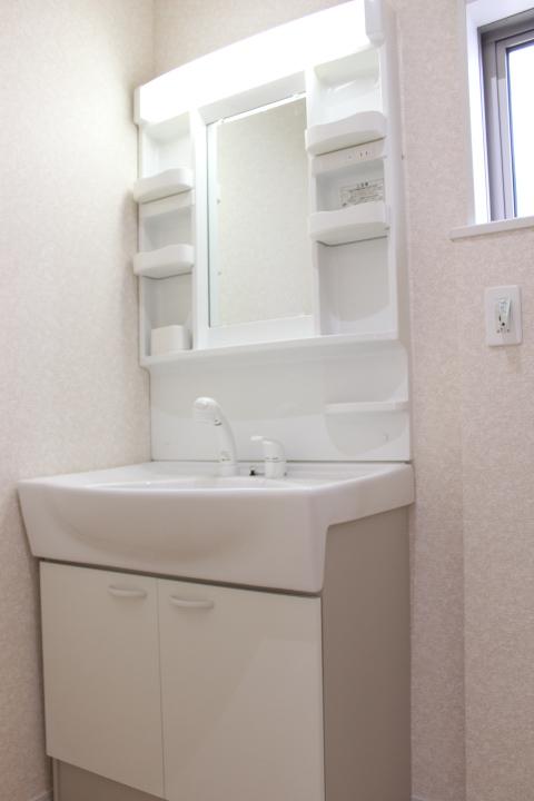 Wash basin, toilet. Shampoo is a vanity with a dresser. Pat morning dressed! (At 2013 November 4, 10) shooting