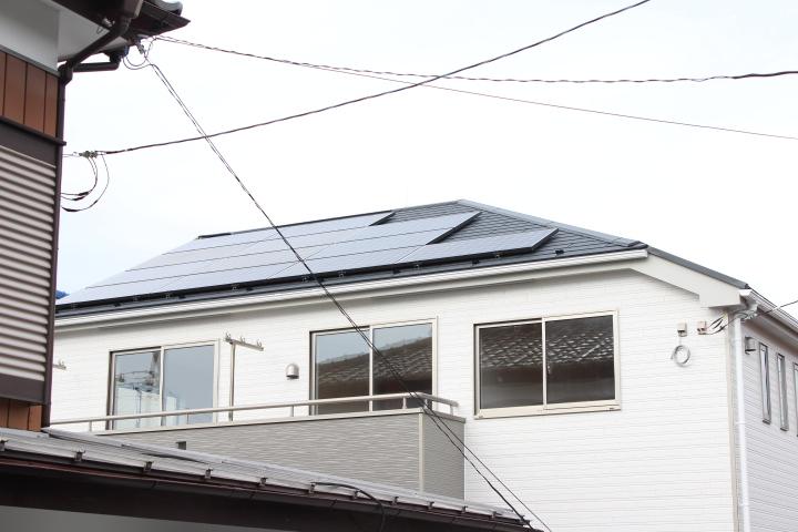 Local appearance photo. Is 24,800,000 yen with solar panels. (At 2013 November 4, 10) shooting