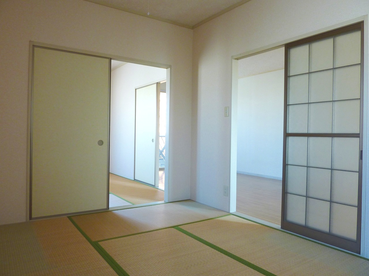 Living and room. Japanese-style room that 2.