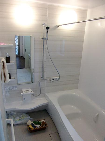 Bathroom. Bathroom of shade that is clean. With bathroom ventilation drying heater.  / 3 Building (2013 November shooting)
