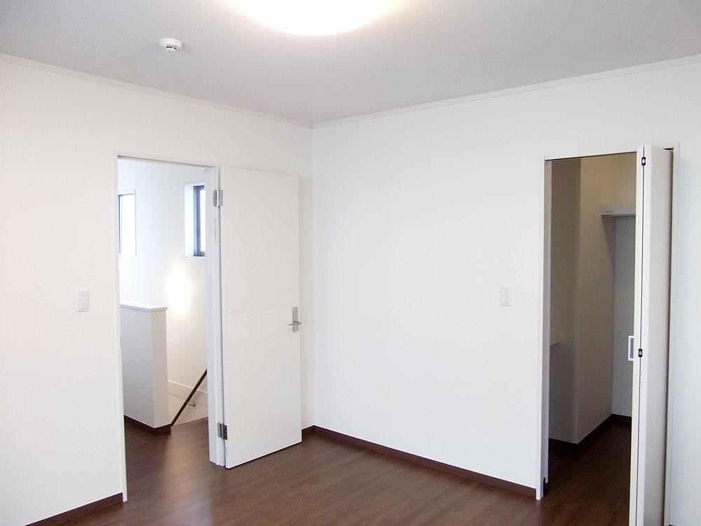 Non-living room. 2.5 Pledge of a walk-in closet is marked with 2F Master Bedroom.  / 3 Building (2013 November shooting)