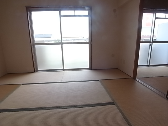 Other room space. Leisurely Japanese-style room