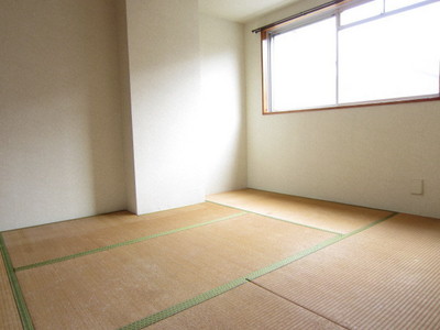 Living and room. It will calm the Japanese-style room