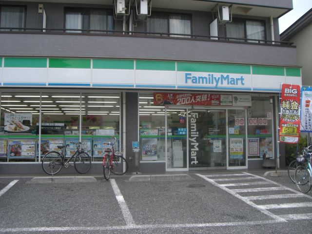 Convenience store. 430m to Family Mart (convenience store)