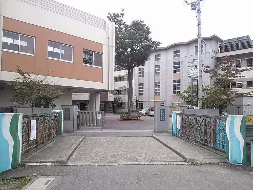 Junior high school. Yono 100m to East Junior High School