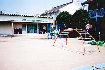 kindergarten ・ Nursery. Municipal Shirakuwa to nursery school 585m