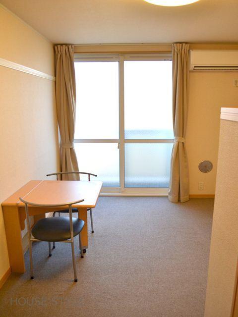 Living and room. Curtain is also equipped.