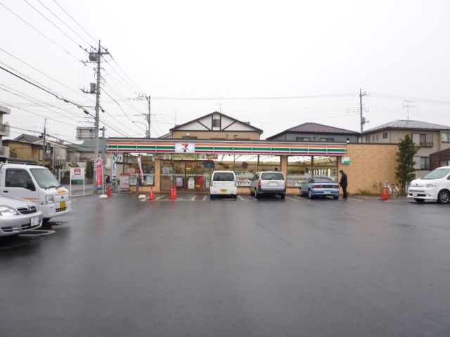 Convenience store. 550m to Seven-Eleven (convenience store)