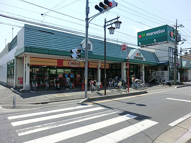 Supermarket. 800m until Maruetsu Shirakuwa shop