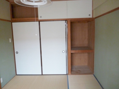 Receipt. Japanese-style room closet With upper closet