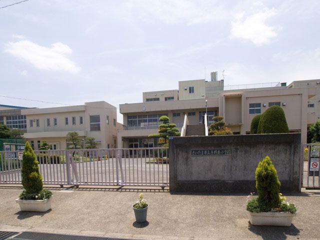 Primary school. Minamiyono until elementary school 850m