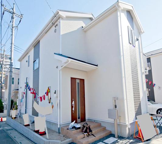 Local appearance photo. 1 Building