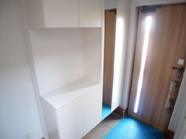 Receipt. Entrance storage 2 / 2 Courts and golf back also easy storage.