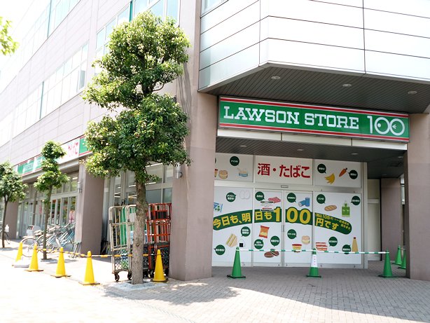 Convenience store. STORE100 Kamiochiai 410m to-chome store (convenience store)