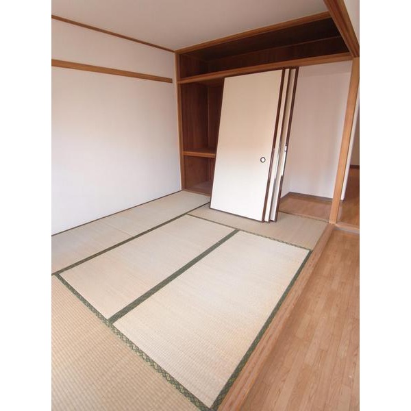 Living and room. Japanese-style room 6 quires