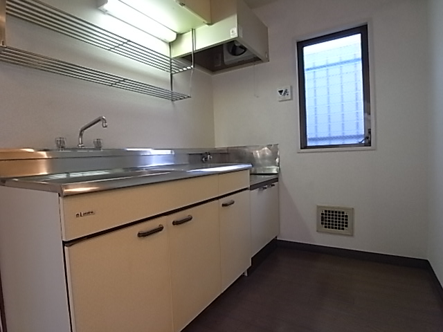 Kitchen. It is a small window, but I'm happy. It can also ventilation. 