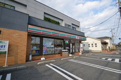 Convenience store. Seven-Eleven (convenience store) to 350m