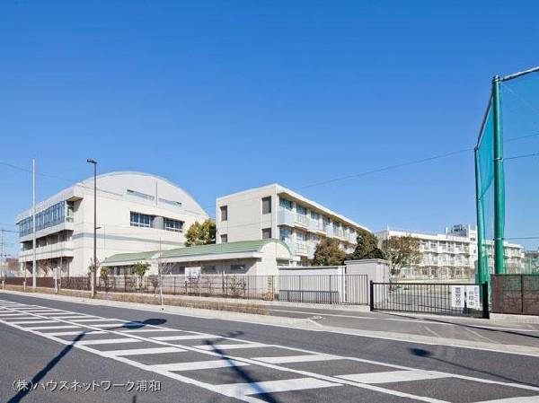 Junior high school. 370m until the Saitama Municipal Yono in south