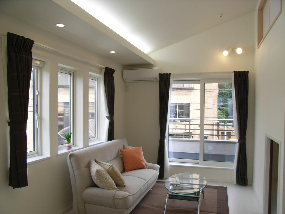 Living. Indoor (July 2012) shooting Bright space where the light is coming through the window